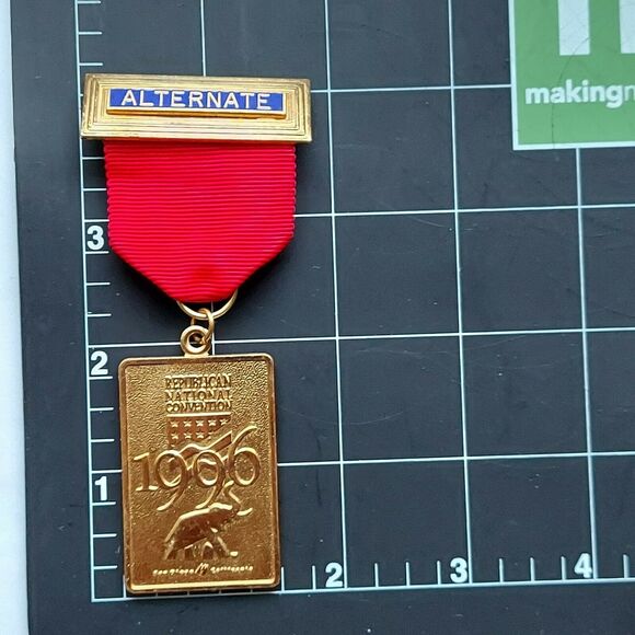 1996 Republican National Convention Alternate Delegate Badge RNC Pin Bob Dole - Picture 7 of 8